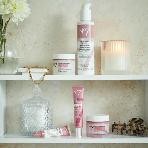 Miniatura 5 de No7 Restore & Renew Loción limpiadora de doble acción, limpiador facial y exfoliante con ácido alfa hidroxi, loción limpiadora removedor