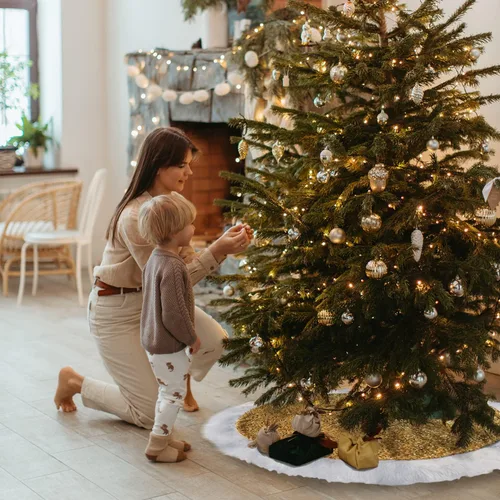 Miniatura 6 de Falda de árbol de Navidad de 48 pulgadas, lentejuelas doradas brillantes y relucientes con piel sintética, alfombra de árbol de felpa para árbol