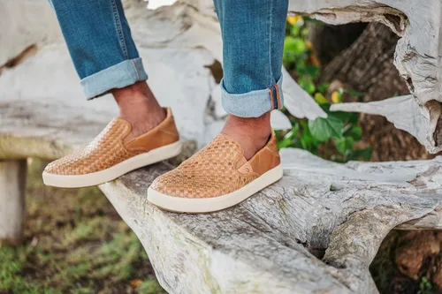 Miniatura 4 de OLUKAI Lae'ahi Lauhala - Zapatos de cuero tejido para hombre, versátiles tenis de cuero para uso diario, diseño fácil de poner, uso durante todo