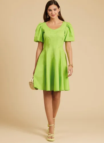 Miniatura 7 de McCall's M8405K5 - Kit de patrón de costura para vestido ajustado y acampanado, código de diseño M8405, tallas 8-10-12-14-16