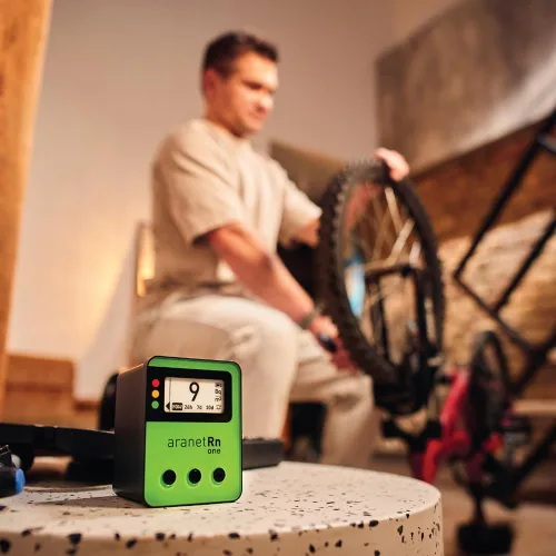 Miniatura 7 de Radon One - Detector de radón rápido para el hogar con respuesta de 10 minutos, pantalla de tinta electrónica, alimentado por batería, monitor