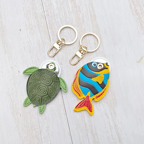 Miniatura 45 de CATCH ON Paquete de 2 fundas de cuero para Airtag para llavero, bonitos accesorios Kawaii adecuados para Airtag