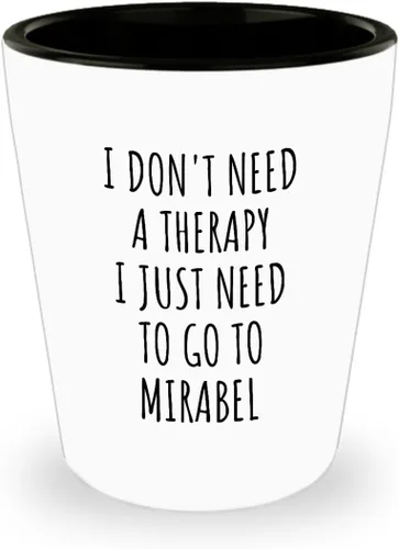 EzGift Divertido vaso de chupito Mirabel I Don't Need Therapy Traveler Gift para hombres mujeres amantes de la ciudad, mochilero, idea de regalo,
