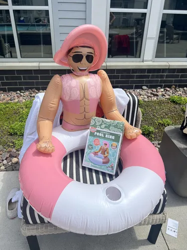 Miniatura 5 de NPW Drinking Buddies Hunky Chad - Anillo inflable para piscina, salvavidas para fiestas de verano en la piscina y despedida de soltera