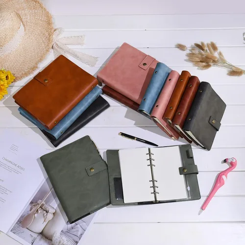 Miniatura 6 de WONDERPOOL Cuaderno de cuero recargable, cuaderno en espiral, carpeta de carpetas de diario A5 con puntos y bolsillos interiores para viajes, Marrón