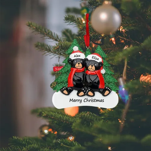 Miniatura 2 de MAXORA Adorno de Navidad personalizado para parejas 2026 – Adorno personalizado de familia de 2 de oso negro con nombres, decoración de árbol