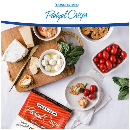 Miniatura 5 de Papas fritas de pretzel Buffalo Wing de Snack Factory, sin OGM, bolsa resellable de 7.2 onzas