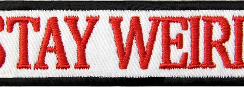 Miniatura 2 de EmbTao Parche bordado Stay Weird con apliques de gancho y bucle