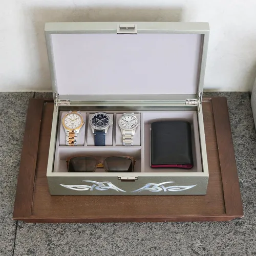 Miniatura 2 de MADDesign Mother of Pearl Caja de reloj, organizador de joyas, almacenamiento diario, diseño tribal de dragón (plata metálica)