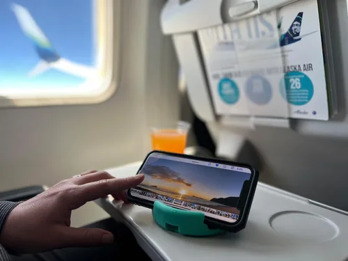 Miniatura 9 de GoDonut Plus+ - Soporte para teléfono inteligente y tableta, compatible con fundas Lager con acceso al puerto de carga, para uso en el trabajo