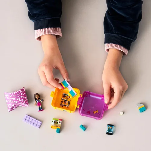 Miniatura 6 de LEGO Friends Andrea's Shopping Play Cube 41405 Kit de construcción, incluye una mini muñeca y una mascota de juguete, promueve el juego creativo