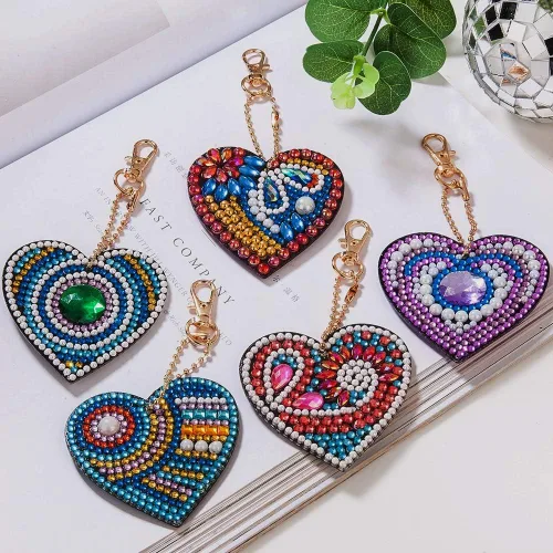 HXYQMMY 5 llaveros de pintura de diamantes, kits de arte de diamantes para pintura de adultos con diamantes por números, colgante de corazón de