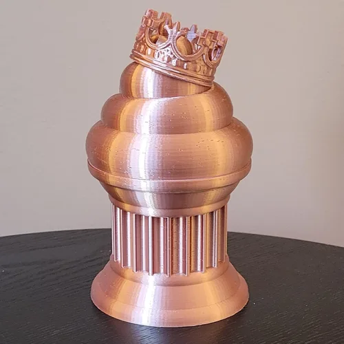 Miniatura 5 de Znet3D Trofeo de emoji King Poop – Premio divertido y regalo – Hecho a mano con fabricación aditiva – 6 pulgadas de alto – Con un emoji de caca seda
