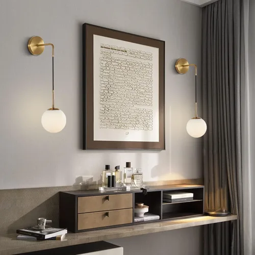 Miniatura 5 de KCO Lighting Juego de dos apliques de pared de vidrio blanco esmerilado con globo esférico dorado de latón, luz de pared con cable ajustable