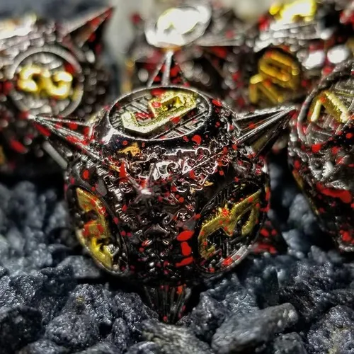 Miniatura 5 de Sage's Portal Enchanted Morning Stars - Juego de 7 dados poliédricos de metal con pinchos para Dungeons and Dragons TTRPG Pathfinder Negro/Oro/Sangre