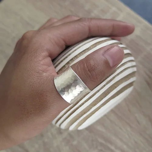 Miniatura 5 de Hammered Sterling Silver Handmade Wide Band Ring, Classic Shiny Finish Wrap Band, Adjustable to Sizes 6-12, Can fit Also as Thumb ring, Gift for Her