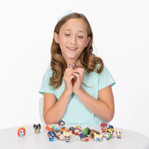 Miniatura 7 de DC Comics Minis, paquete de 12 Micros, figuras coleccionables de 1.5 pulgadas (muñecas, juguetes), exclusivo de Amazon