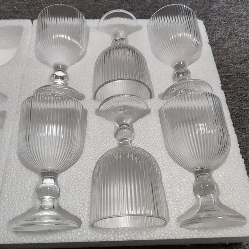 Miniatura 7 de Taganov Juego de 6 copas de vino transparentes vintage para beber vasos de vino en relieve, 13 onzas para boda, fiesta, bar, Navidad Azul
