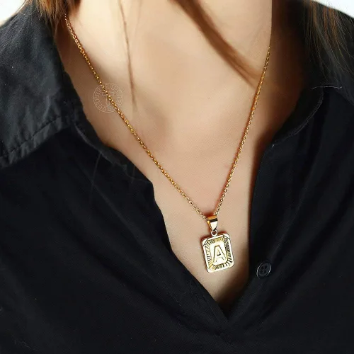 Miniatura 2 de Trendsmax - Collar con dije de letra inicial rectangular para hombre y mujer, letra mayúscula chapada en oro, cadena de eslabones de 18 pulgadas