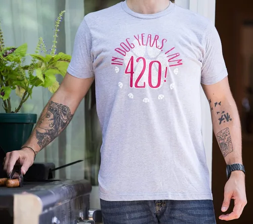 Miniatura 5 de Camiseta unisex con texto en inglés «In Dog Years», «I'm 420!» 60º cumpleaños, divertida camiseta unisex