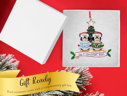 Miniatura 3 de Adorno de pareja de suéter navideño feo personalizado 2026 Familia de 2 pingüinos para árbol de Navidad Recuerdo personalizado único de nuestra