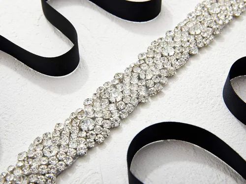 Miniatura 5 de Cinturón artesanal brillante con diamantes de imitación marca Remedios para mujer. Ideal para usar en fiestas de bodas, bailes de graduación, etc.