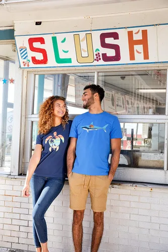 Miniatura 4 de Life is Good Camiseta con cuello en V para mujer con estampado de Crusher