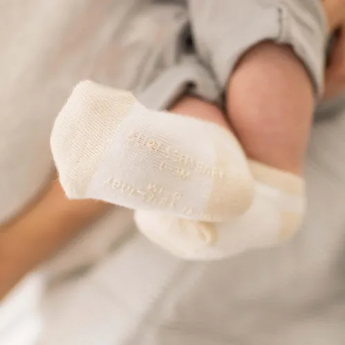 Miniatura 3 de Burt's Bees Baby Calcetines unisex para bebé, altura hasta el tobillo o tripulación, hechos con algodón orgánico suave, 6 paquetes con agarres