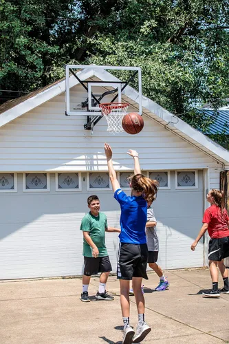 Miniatura 7 de Silverback NXT - Aro de baloncesto fijo y altura ajustable de 54 pulgadas con diseño QuickPlay