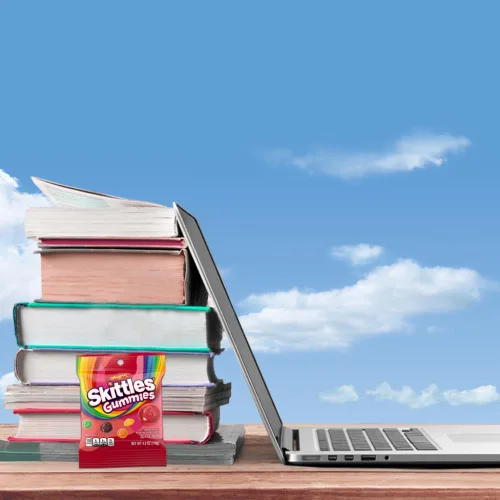Miniatura 7 de SKITTLES Gummies Original Fruity Gummy Candy, bolsas de 4.2 onzas, paquete a granel de 12 snacks