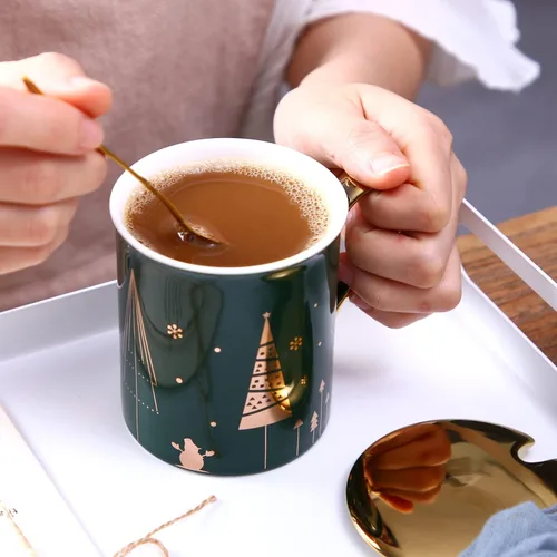 Miniatura 4 de Juego de tazas de café navideñas con mango dorado, cuchara, tapa, elegante taza de agua decorativa de cerámica para mujeres y niñas, taza