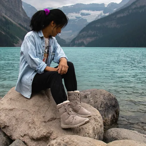 Miniatura 2 de BEARPAW Botas de invierno y nieve Tyra con forro de piel sintética para mujer