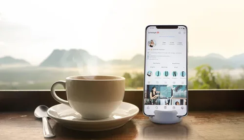 Miniatura 8 de GoDonut Mini llavero portátil para teléfono celular, accesorio de escritorio perfecto para viajes, oficina y mesita de noche, compatible con iPad