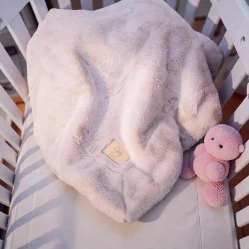 Miniatura 13 de Joy Blankets Manta de Tiro de Piel Sintética – Ultra Suave, Acogedora y Cálida Manta de Lujo – Lavable a Máquina, Regalo de Decoración del Hogar
