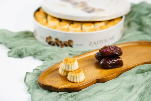 Miniatura 6 de Zaitoune Maamoul Date Cookies – 18 oz – Auténticos dulces de Oriente Medio Galletas árabes con dátiles – Regalos de postre premium en lata elegante