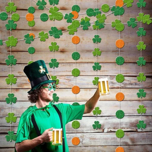 Miniatura 2 de AhfuLife Decoraciones del día de San Patricio, 60 piezas de decoraciones colgantes de trébol, guirnalda de trébol verde para suministros de fiesta