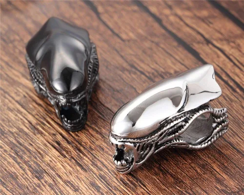 Miniatura 2 de Collar con colgante de cabeza de extraterrestre hiperbólico de acero inoxidable para hombre