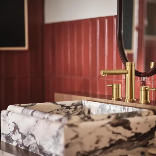 Miniatura 8 de Moen Align Grifo de Baño Moderno Extendido de Dos Manijas y Tres Orificios en Dorado Cepillado Kit de Moldura, Válvula Requerida, T6193BG Oro