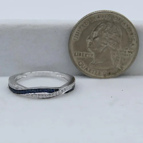 Miniatura 6 de Dazzlingrock Collection Anillo de compromiso redondo con zafiro azul y diamante blanco entrecruzado para mujer en oro macizo de 10 quilates