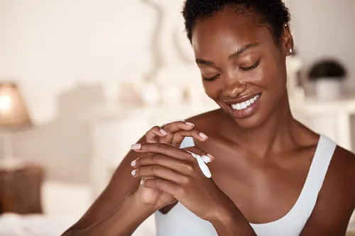 Miniatura 6 de AHAVA Crema de Manos Mineral de Agua del Mar Muerto - Hidratante de Manos para Manos Secas Agrietadas, Absorción Ligera y Rápida, Enriquecida