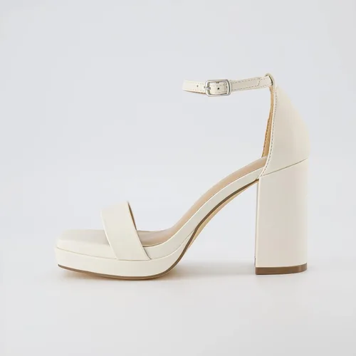 Miniatura 2 de CUSHIONAIRE Sandalia Grammy de plataforma con tacón de bloque de una banda para mujer + espuma viscoelástica, anchos disponibles