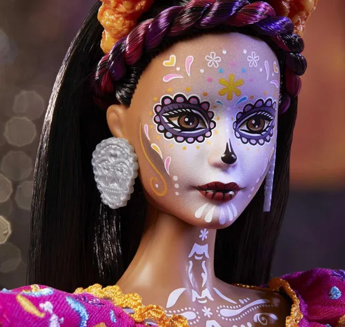 Miniatura 3 de Barbie Muñeca Día De Los Muertos 2021 (11.5 pulgadas) con vestido bordado tradicional, corona de flores y pintura facial de calavera, regalo