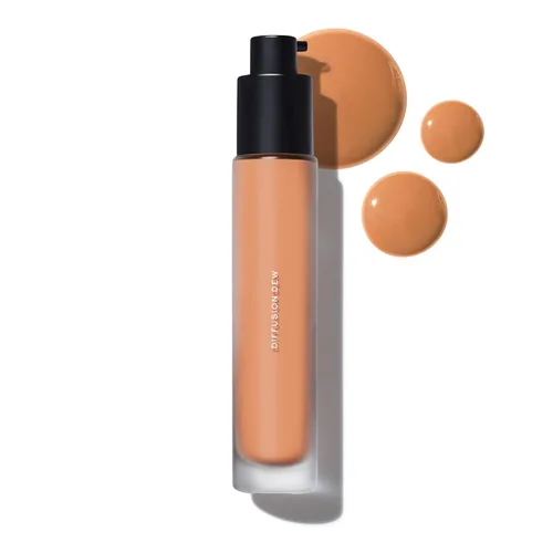 Miniatura 11 de MAKE Beauty Diffusion Dew Skin Tint. Acabado radiante de cobertura transparente a media. Difumina, suaviza e ilumina para una tez luminosa. 01 Feria