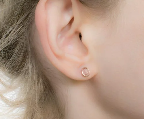 Miniatura 2 de Pequeños aretes de cuarzo rosa de 14 quilates rellenos de oro rosa círculo redondo hecho a mano