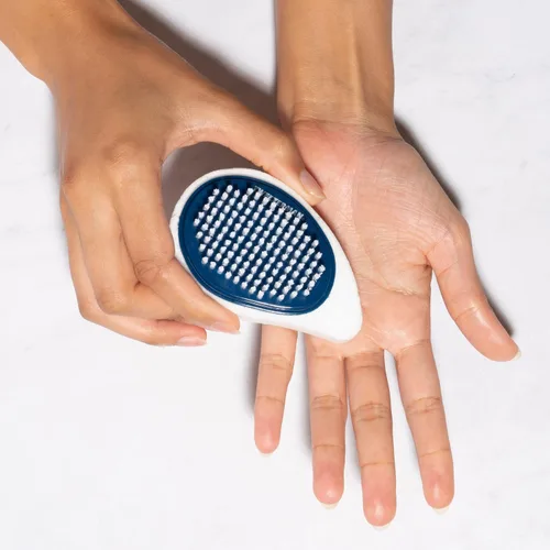 Miniatura 6 de Tweezerman Exclusivo cepillo de uñas de doble superficie y combo de callo, azul noche