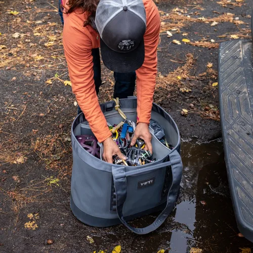 Miniatura 2 de YETI Camino 50 Carryall con divisores internos, utilidad multiusos, bolsa de mano para barco y playa, duradera, impermeable Gris (Storm Gray)