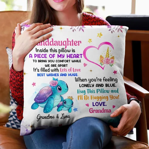 Miniatura 4 de Hyturtle Almohada Personalizada para Nieta (Inserto Incluido) Regalos de Abuela - Regalos de Cumpleaños y Graduación para Nieta - Almohada de Sofá