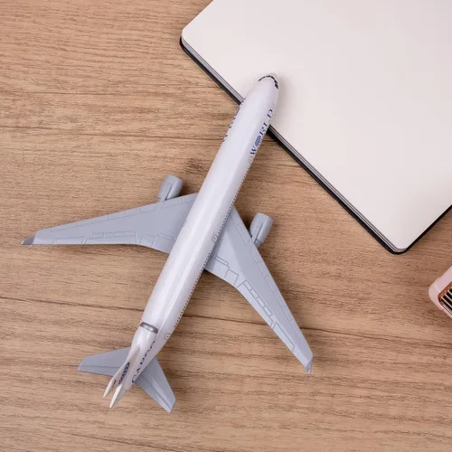 Miniatura 2 de Modelo de avión a escala 1:300 Modelo United Airlines MD11 Modelo Aviones fundidos a presión para regalo y colección