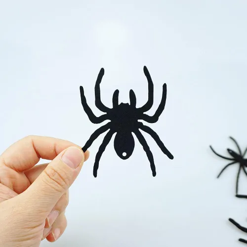 Miniatura 6 de SaktopDeco 33 piezas de decoración de araña colgante, adorno de araña de fieltro negro, decoración de Halloween para decoración de casa de bricolaje