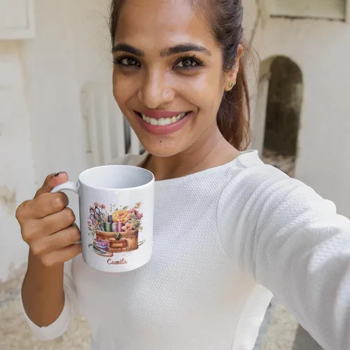 Miniatura 3 de Taza de café personalizada de pila de tela e hilos, Taza de máquina de coser, Taza de cerámica con nombre personalizado Regalos para amantes